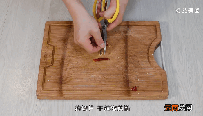油豆腐炒菜心的做法，油豆腐炒菜心怎么做