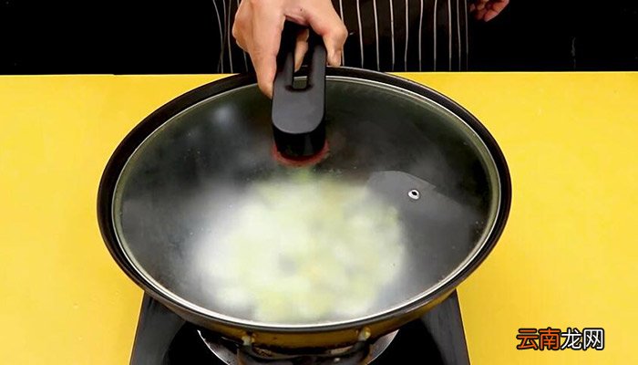 白菜木耳豆皮怎么炒 白菜木耳豆皮的做法