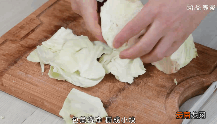 油豆腐炒包菜的做法，油豆腐炒包菜怎么做