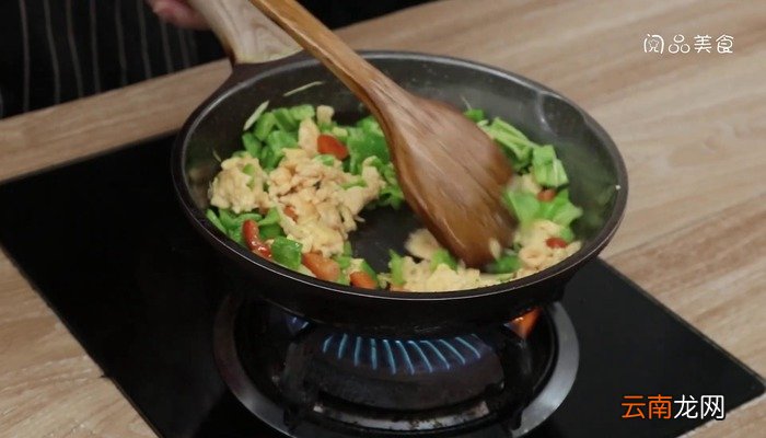 双椒炒鸡蛋的做法 双椒炒鸡蛋怎么做好吃