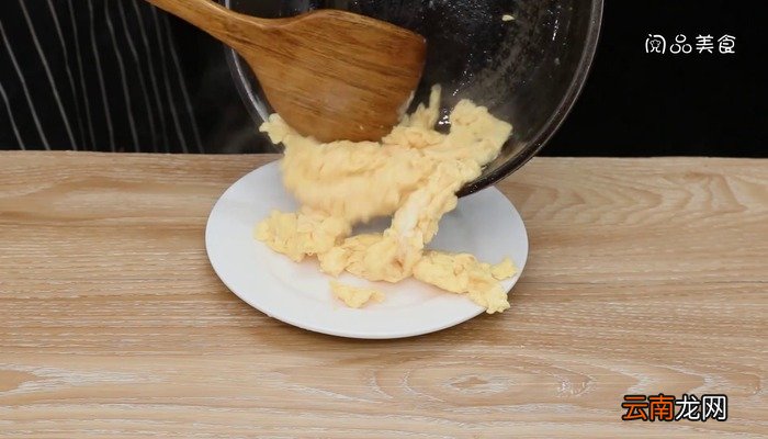 双椒炒鸡蛋的做法 双椒炒鸡蛋怎么做好吃