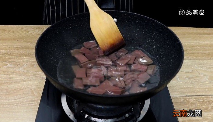 猪血炒豆干的做法 猪血炒豆干怎么做好吃