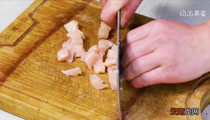 丝瓜炒鸡丁 丝瓜炒鸡丁的做法