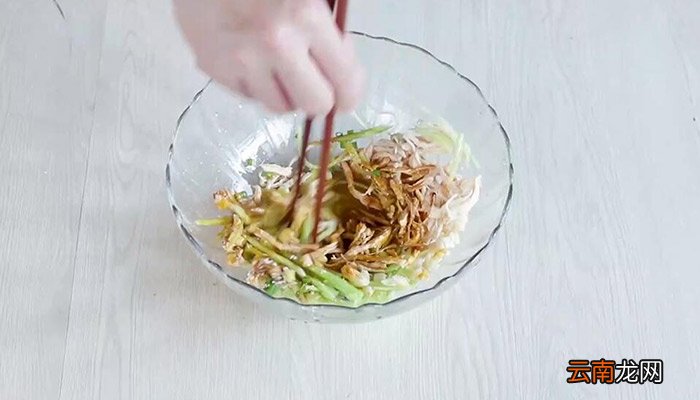 红油拌鸡丝的做法 红油拌鸡丝怎么做
