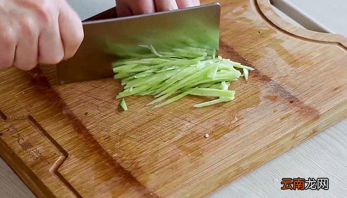 红油拌鸡丝的做法 红油拌鸡丝怎么做