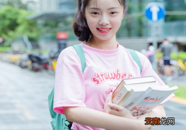 军绿色短裤配什么t恤军绿色短裤搭配哪些t恤好看