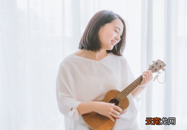 军绿色短裤配什么t恤军绿色短裤搭配哪些t恤好看