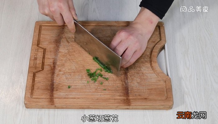 梅干菜肉饼蒸咸蛋的做法 梅干菜肉饼蒸咸蛋怎么做