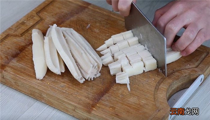 辣子鸡炒藕丁怎么做 辣子鸡炒藕丁的做法