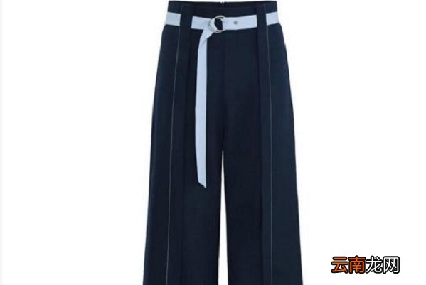 黑衣服白裤子可以搭吗 上黑下白可以搭配么