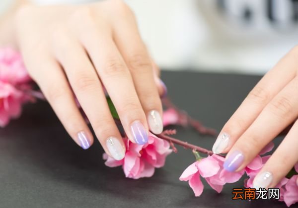 显白好看的美甲颜色 哪些美甲颜色显白