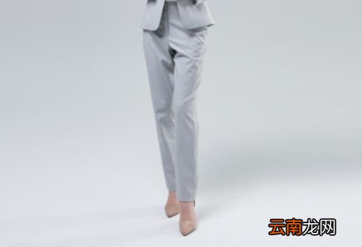 毛呢大衣配什么裤子 毛呢大衣搭配什么裤子好看