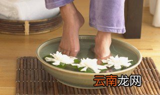 白醋泡脚有什么好处 白醋泡脚的功效