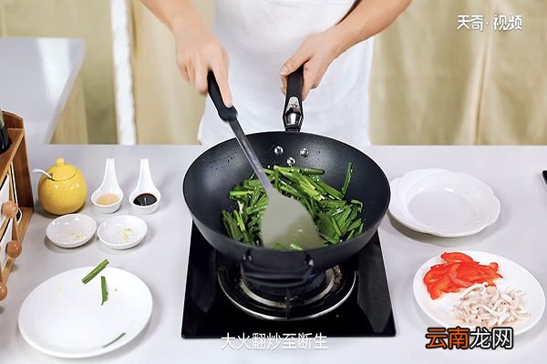韭香鱿鱼的做法