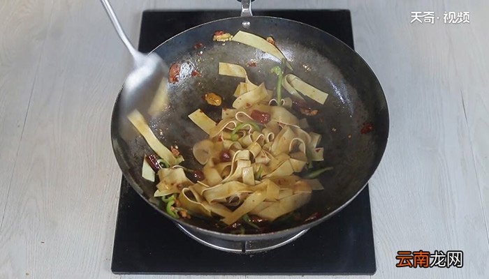如何做酱炒豆腐皮 酱炒豆腐皮的做法