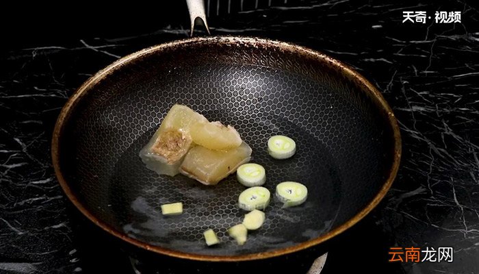 蒜子牛蹄黄的做法 蒜子牛蹄黄怎么做