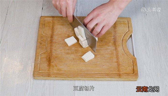 豆腐炒萝卜蒜苔怎么做 豆腐炒萝卜蒜苔的做法
