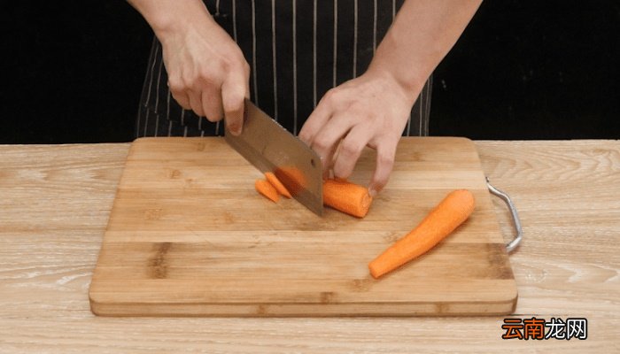 胡萝卜炖鸡蛋豆腐 胡萝卜炖鸡蛋豆腐怎么做好吃