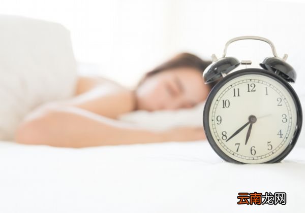脖子上的痘痘怎么治疗 脖子上长痘痘怎么办