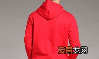 酒红色连帽卫衣搭配 时髦又舒服!