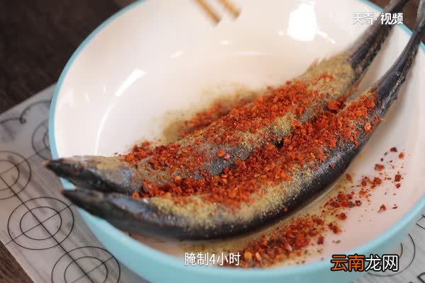 香煎秋刀鱼的做法 香煎秋刀鱼怎么做
