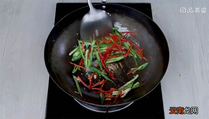 尖椒炒土豆丝的做法 如何做尖椒炒土豆丝