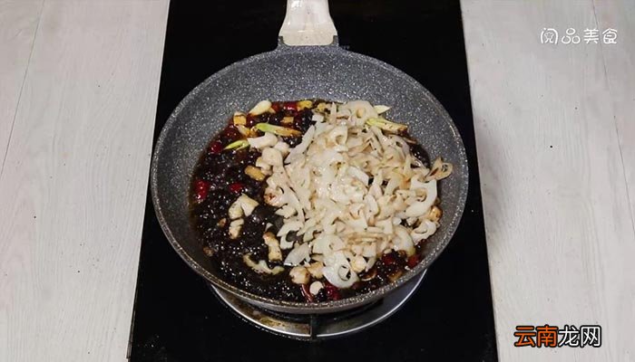 藕丁炒鸡肉 藕丁炒鸡肉的做法