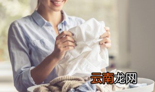 衣服上的油渍老是洗不掉怎么办 衣服上的油渍老是洗不掉如何解决