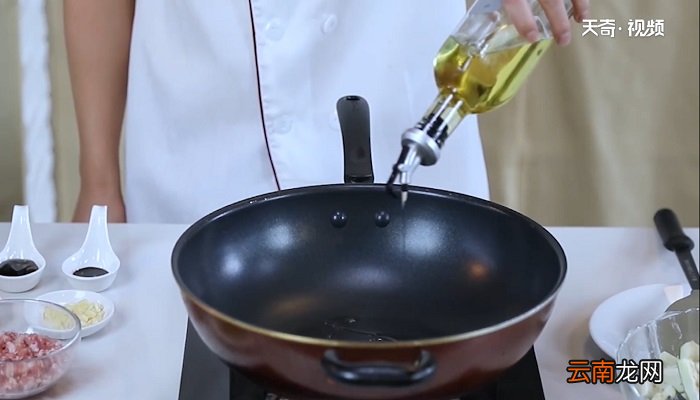 青椒肉末茄子的做法 青椒肉末茄子怎么做