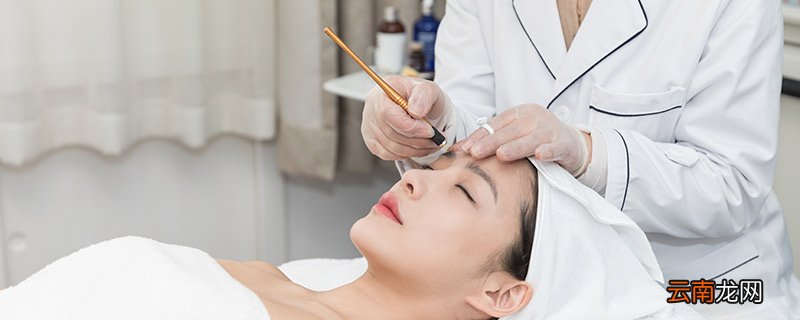 纹眉固色剂的正确使用方法 纹眉固色剂的正确使用方法是什么