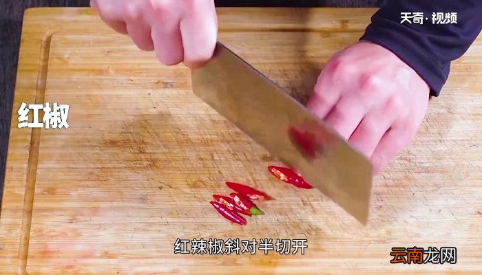 小鱼焖豆腐怎么做 小鱼焖豆腐的做法