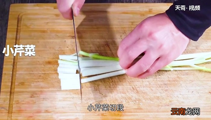 小鱼焖豆腐怎么做 小鱼焖豆腐的做法