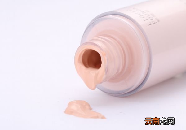 油性皮肤用什么粉底 油性皮肤适合的粉底推荐
