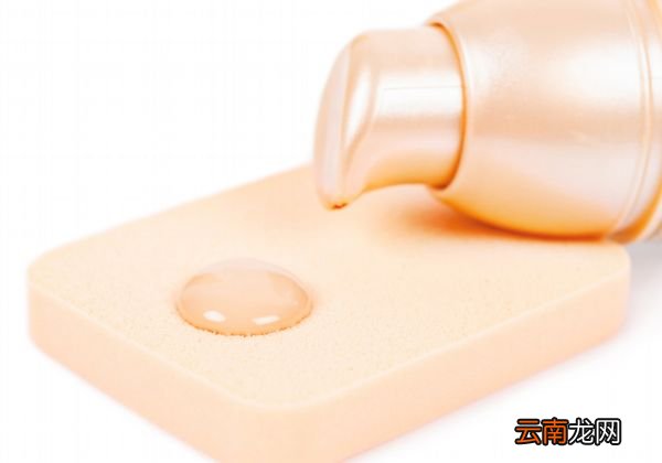 油性皮肤用什么粉底 油性皮肤适合的粉底推荐