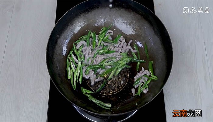 尖椒炒肉丝的做法 如何做尖椒炒肉丝