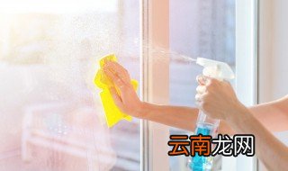 如何去除玻璃上的不干胶贴纸 怎样去除玻璃上的不干胶贴纸