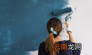 白墙上的塑料贴纸怎么去除 白墙上的塑料贴纸如何清理