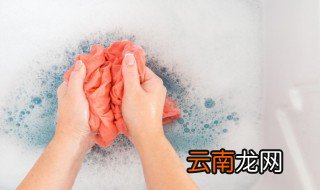 深色衣服长久顽固油渍怎么去除 深色衣服长久顽固油渍如何去除