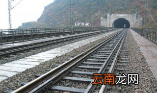 成都到兰州铁路多少公里 要多久？