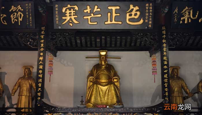 行得正坐得端下一句 行得正坐得端下一句是什么