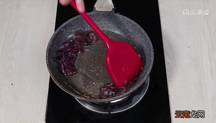 小毛葱炒猪肝的做法 小毛葱炒猪肝