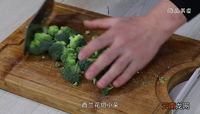 西兰花配蛋炒饭的做法 西兰花配蛋炒饭怎么做