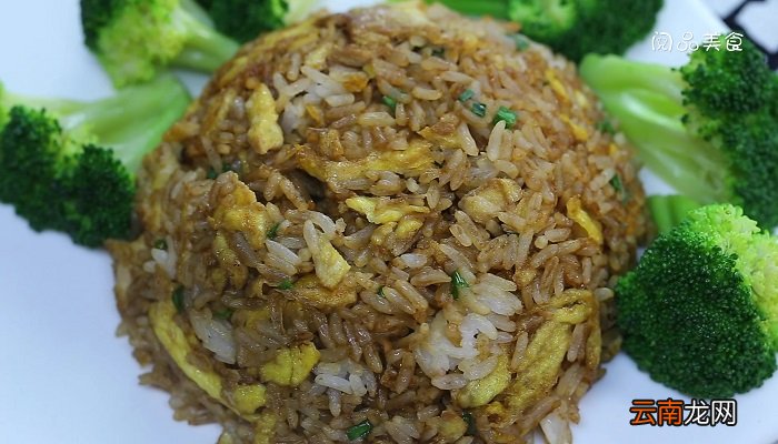 西兰花配蛋炒饭的做法 西兰花配蛋炒饭怎么做