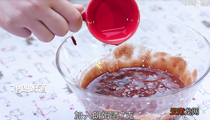 巧克力熔岩蛋糕怎么做，巧克力熔岩蛋糕怎么制作