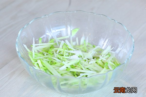 炒新鲜芥菜疙瘩丝的做法 儿菜怎么做好吃