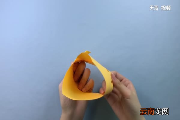 圆形纸飞机的折法 圆形纸飞机的简单折法