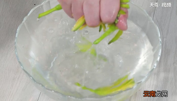 凉拌黄花菜的做法 凉拌黄花菜怎么做