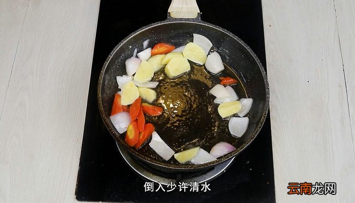 牛奶咖喱鸡翅土豆的做法 牛奶咖喱鸡翅土豆怎么做