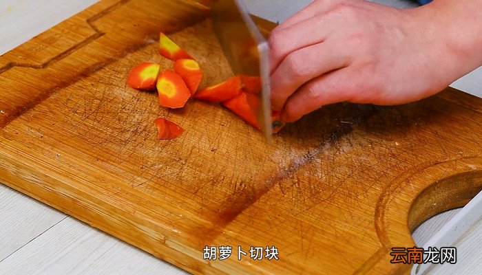 牛奶咖喱鸡翅土豆的做法 牛奶咖喱鸡翅土豆怎么做