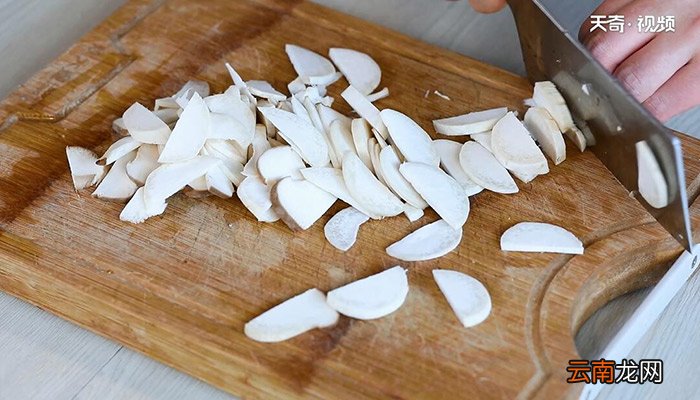 杏鲍菇炒腊肉的做法 杏鲍菇炒腊肉怎么做